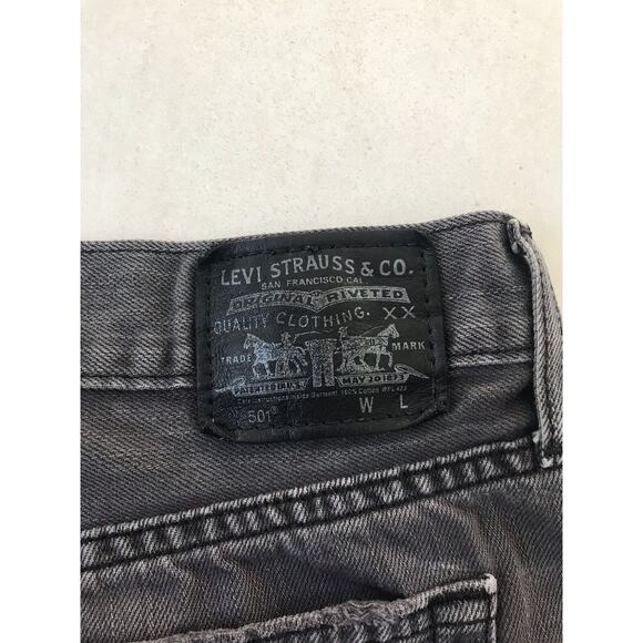 Levi's Distressed Cut Off Frayed Cuffed Denim Shorts - Picture 12 of 12